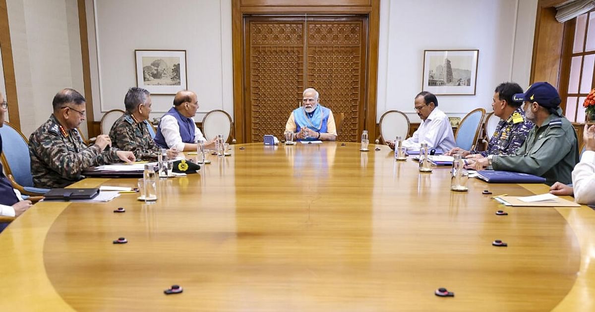 Indien-Pakistan Spannungen: Premierminister Modi leitet Treffen mit ...