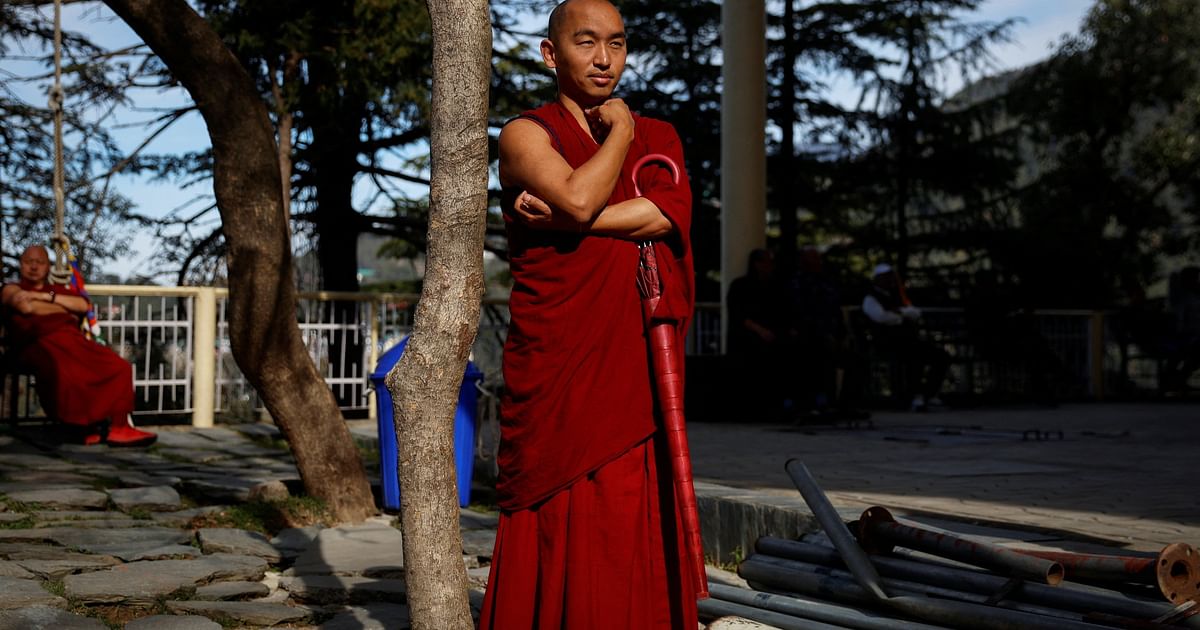 Tibetan Monks Hold Peace Prayers for India-Pakistan Conflict Victims
