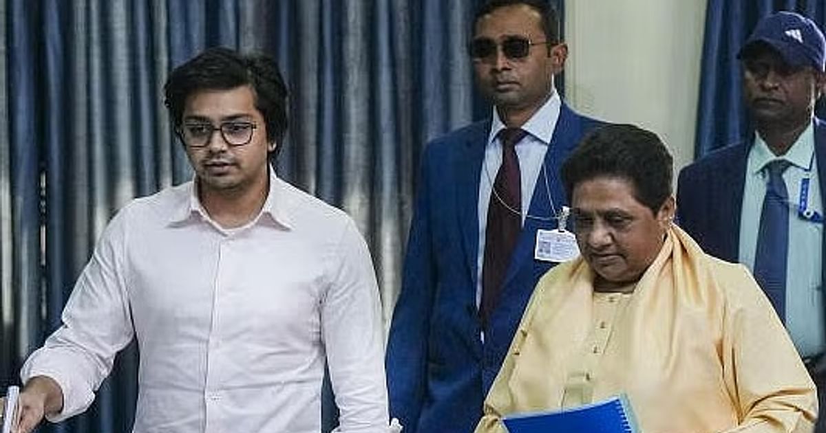 Mayawati names nephew Akash as chief national coordinator of BSP