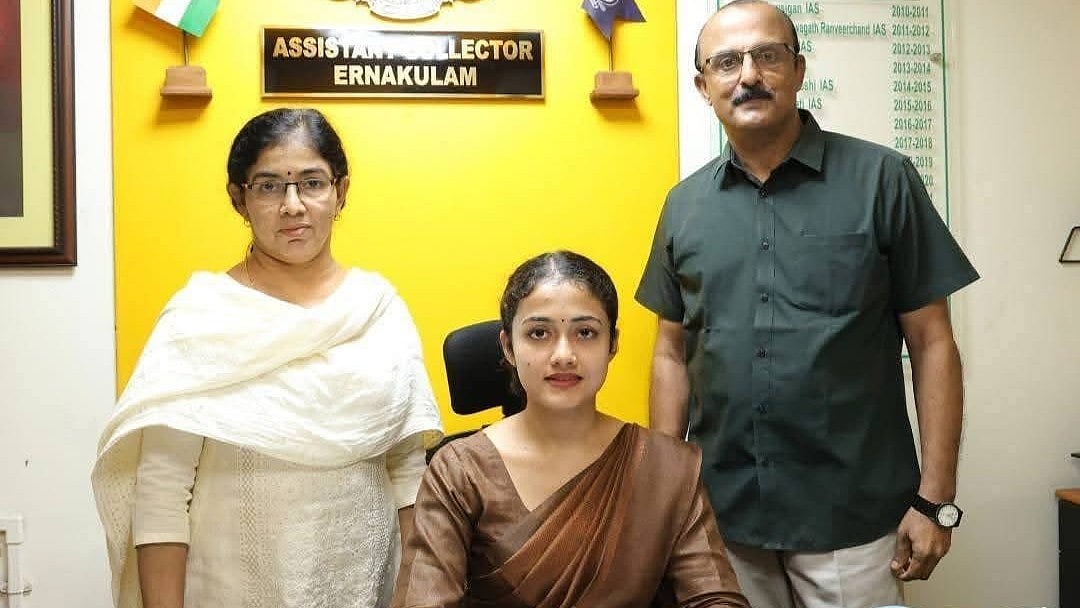 Kerala UPSC Success: Parvathy Gopakumar Overcomes Disability to Become  Assistant Collector