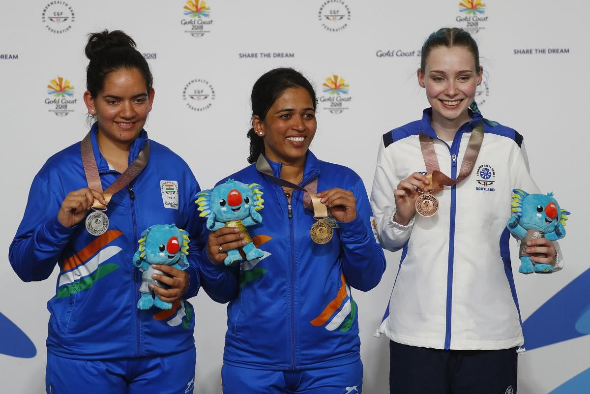 Gold medallist Tejaswini Sawant of India flanked by silver medallist Anjum Moudgil of India and bronze medallist Seonaid McIntosh of Scotland. (REUTERS)