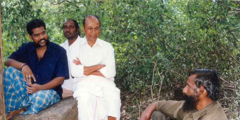 Nakheeran editor R R Gopal speaks with forest brigand Veerappan as Dr Rajkumar looks on. (Pic Special Arrangement)