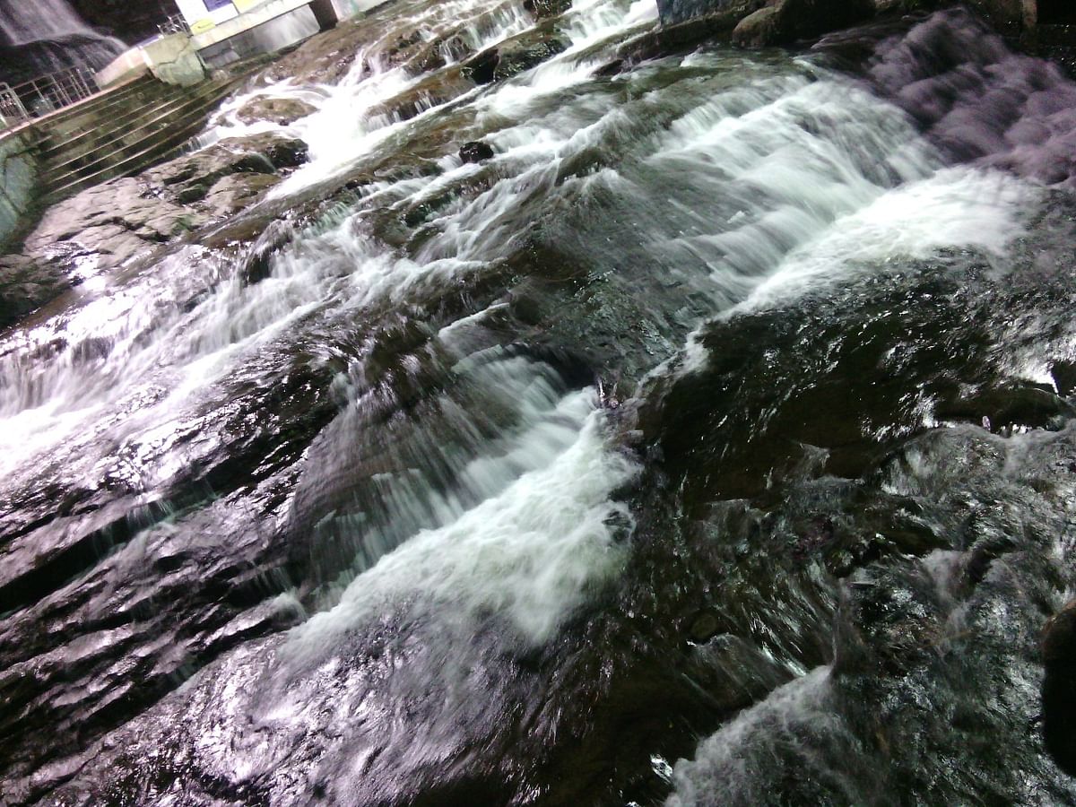 Courtallam Main Falls. Image courtesy: Wikimedia Commons