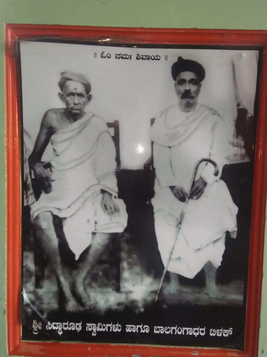 A photo of freedom fighter Lokmanya Bal Gangadhar Tilak with Sri Siddharooda Swamiji taken in Hubballi in 1919. (pic special arrangement)