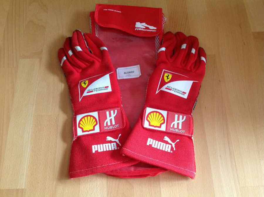 F1 gloves. Picture credit: flickr.com/ Bertho RF1