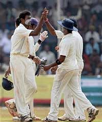 Mumbai seven wickets away of defending Ranji title