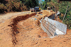 Mani-Sampaje road works at snail's pace