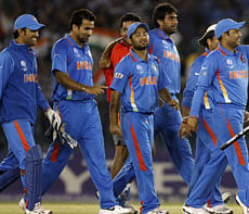 Dhoni cautions teammates not to get carried away by the hype