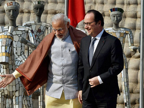 French President Francois Hollande and Prime Minister Narendra Modi at the Rock Garden in Chandigarh. 
