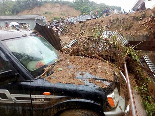 Landslides snap communication in several Arunachal districts - Vimarsana News