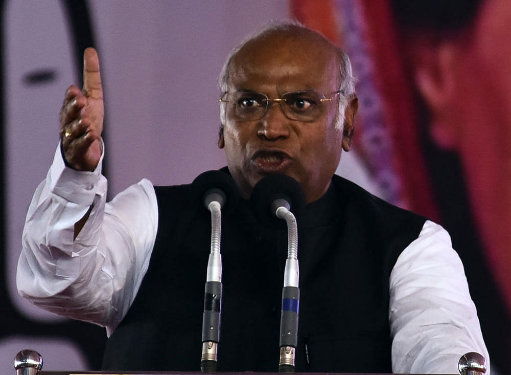 I-T sleuths search facilities of Kharge's close aide