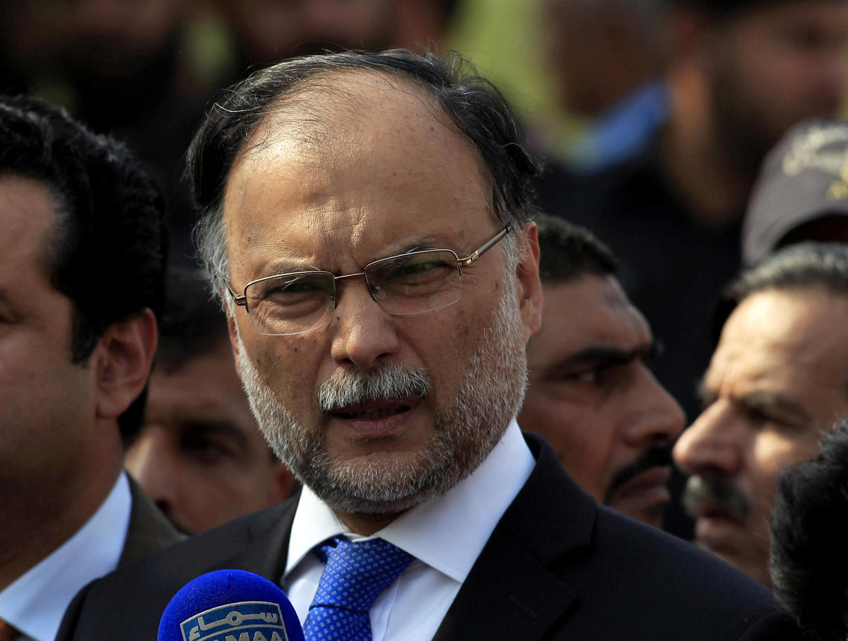 Pak interior minister shot at during election rally