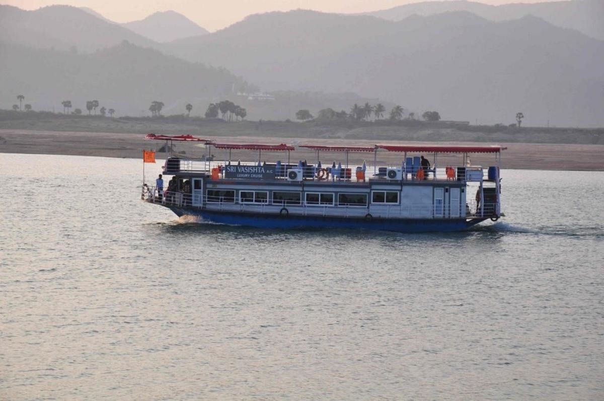 At least 35 feared dead in Godavari boat mishap