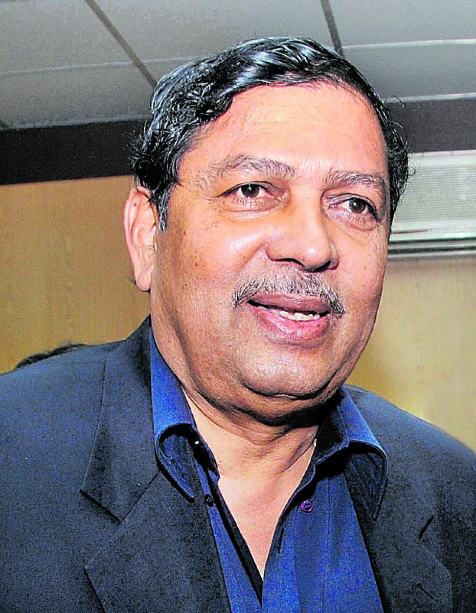 Convene House soon to prevent horse-trading: Hegde to guv.