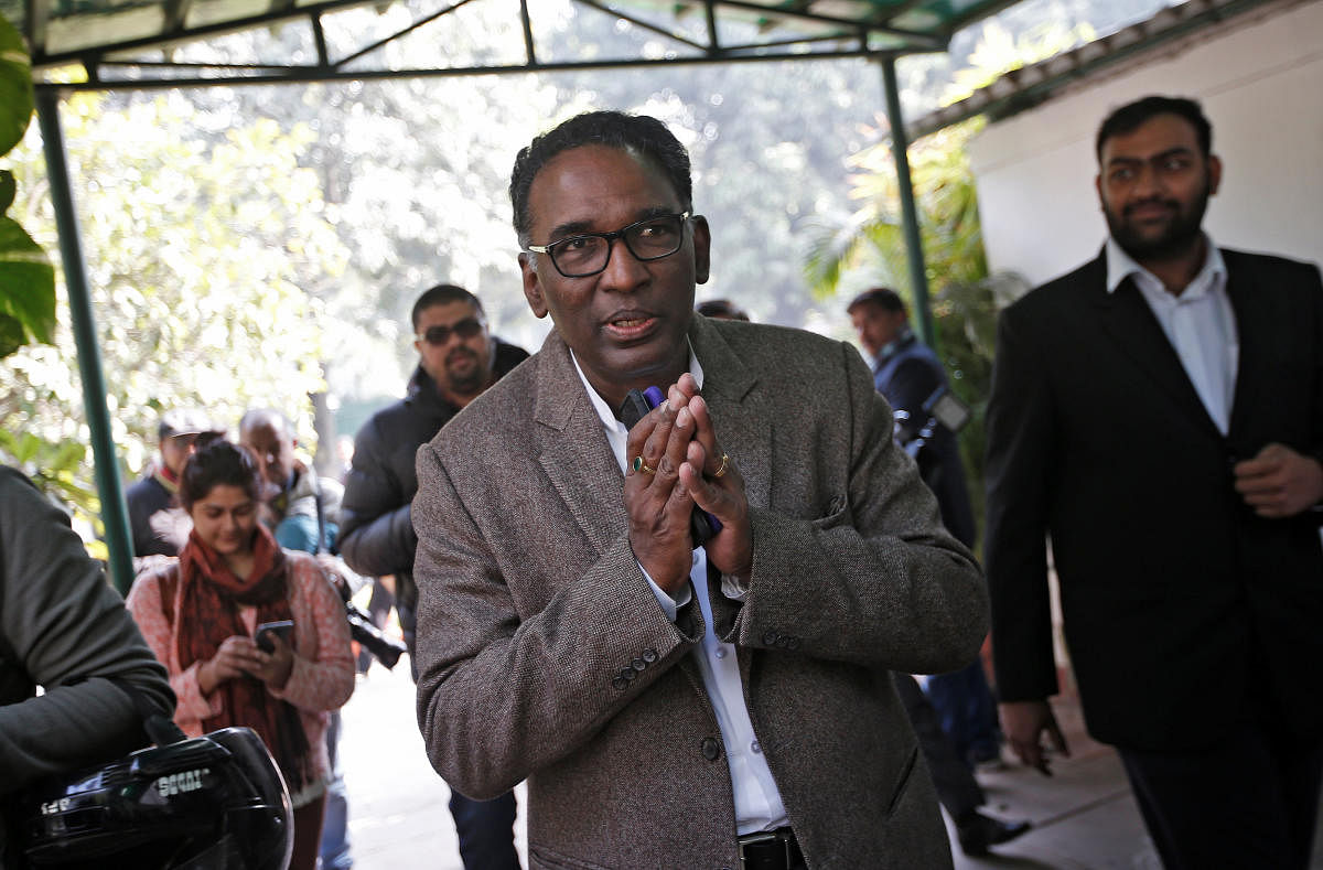 Justice Chelameswar shares dias with CJI on last working date