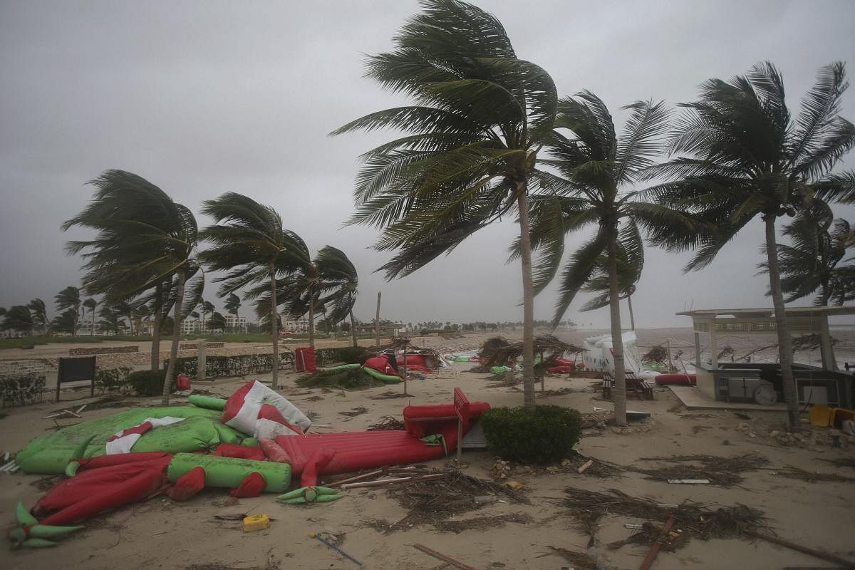 Powerful cyclone strikes Oman, Yemen; 6 dead, 30 missing