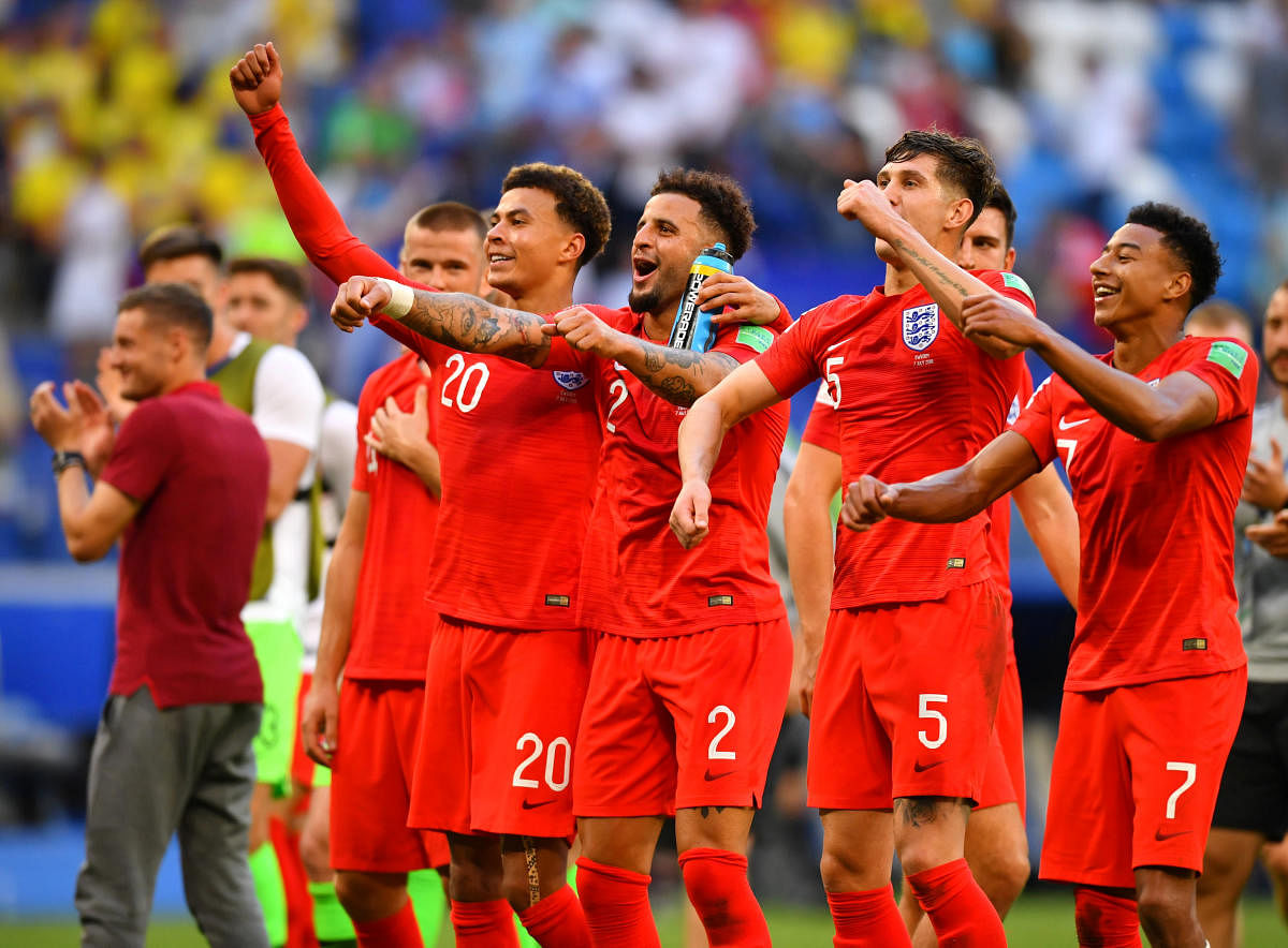 Young England roar into semifinals