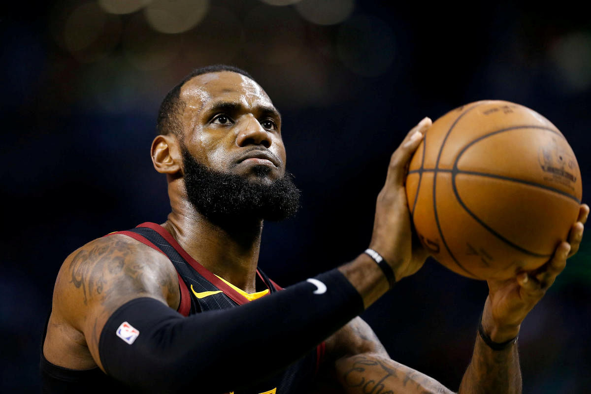 LeBron signs Lakers deal for four years