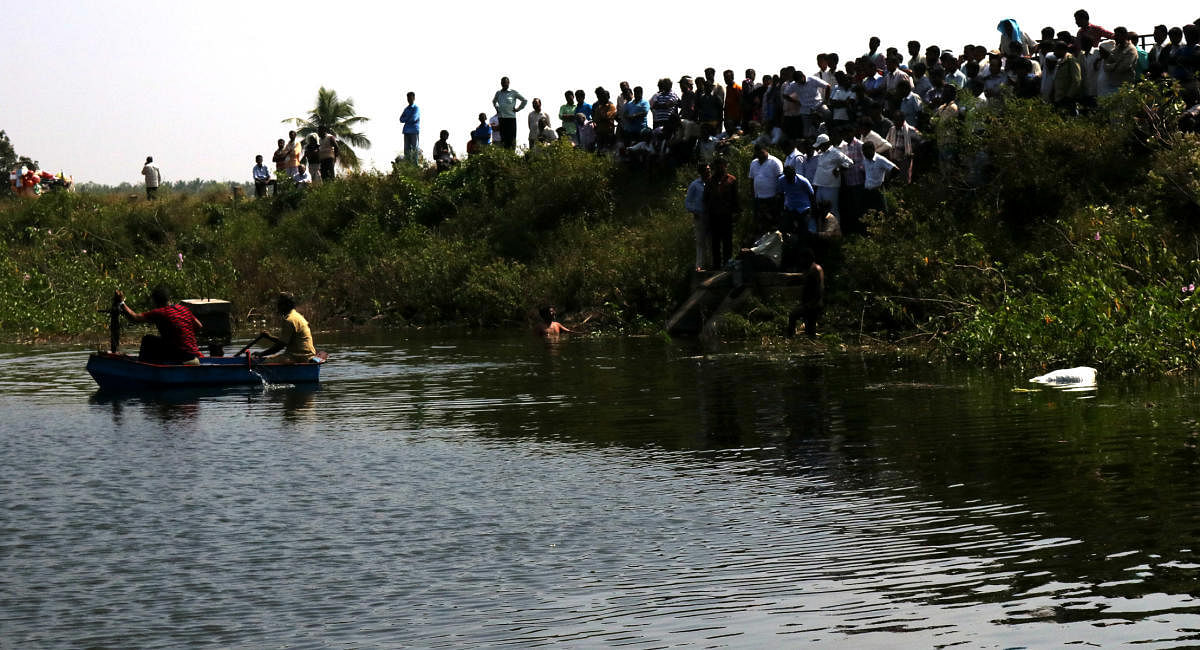 Boy, 14, drowns in Devarabeesanahalli lake