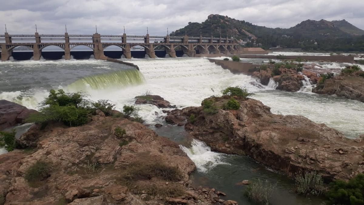 Mettur dam hits full level