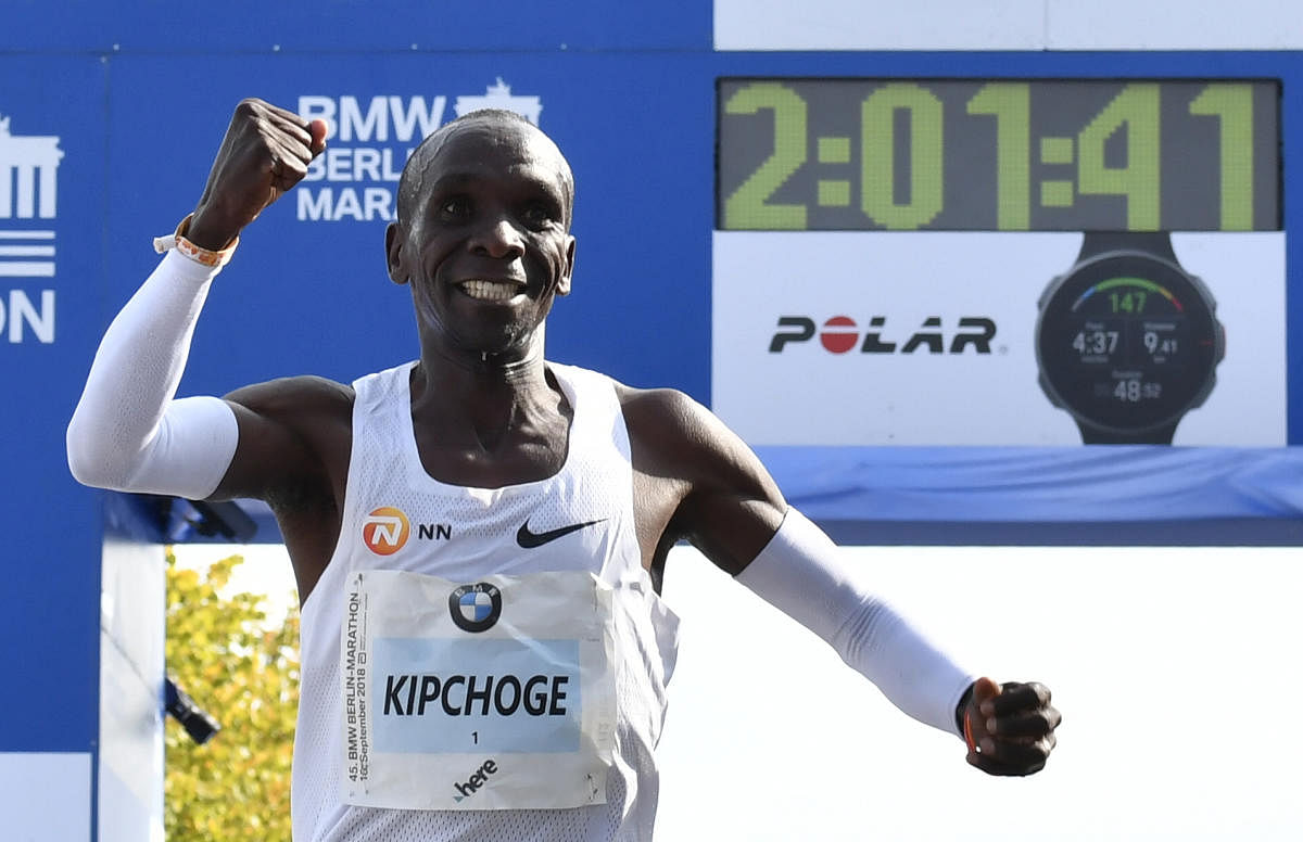 Kipchoge smashes world marathon record