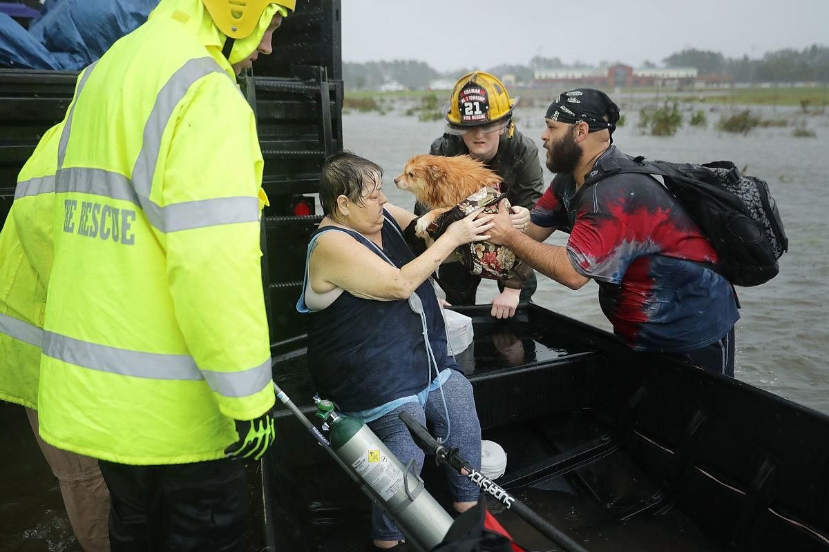 Hundreds rescued as Hurricane Florence pounds US coast
