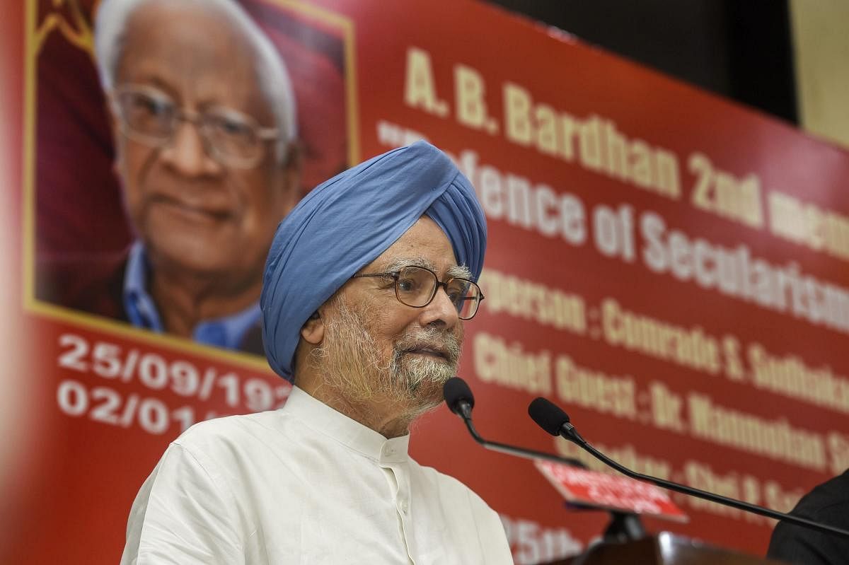 Manmohan warns against communalising armed forces