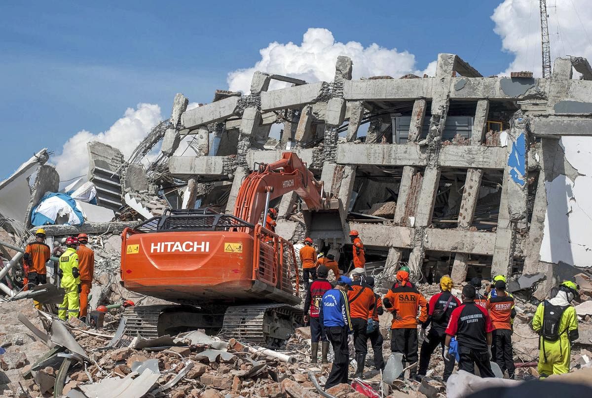 Indonesia clamps down on looting as toll tops 1,200