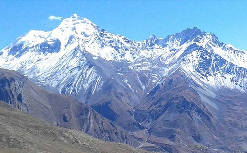 5 Koreans and 4 Nepali climbers killed on Nepal peak