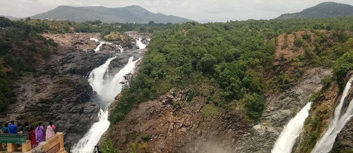 Major waterfalls to be barricaded for tourists’ safety