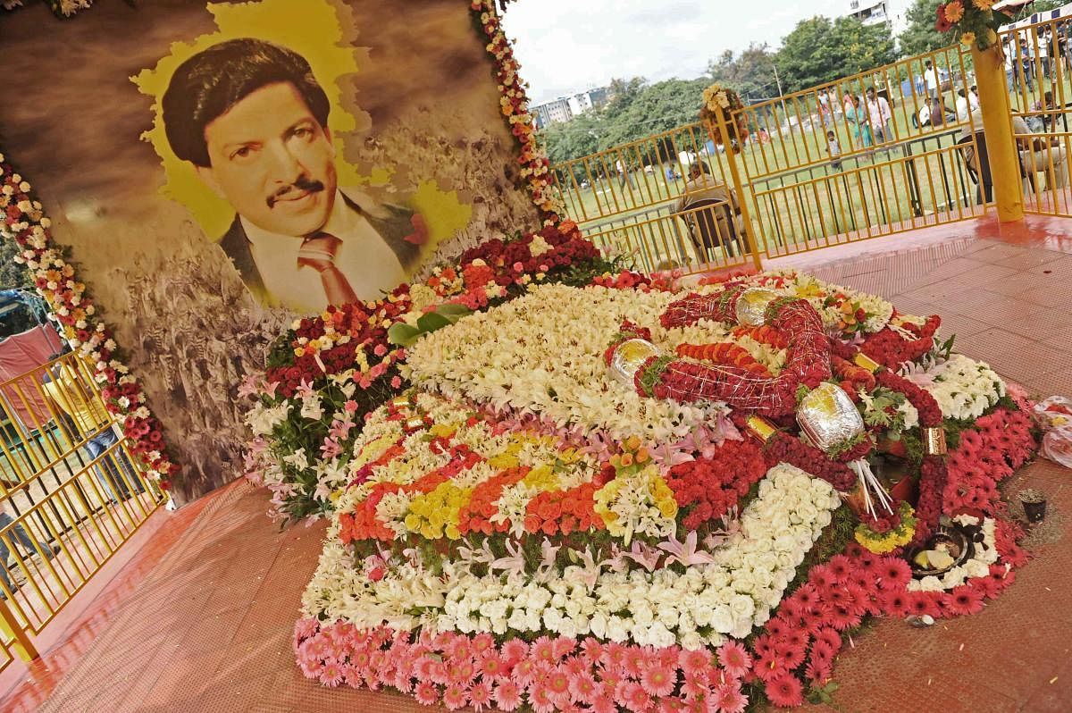 Ready to give land for Vishnu memorial: Studio owners