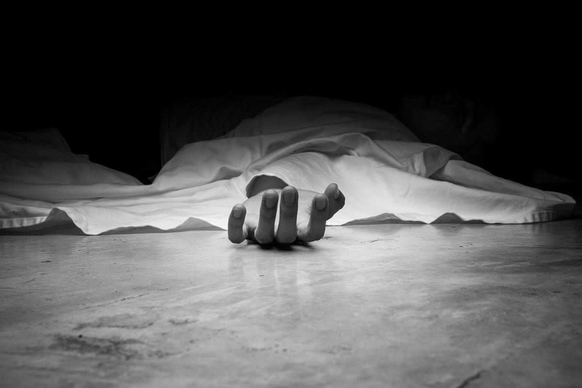 Four youth end life in a suspected suicide pact
