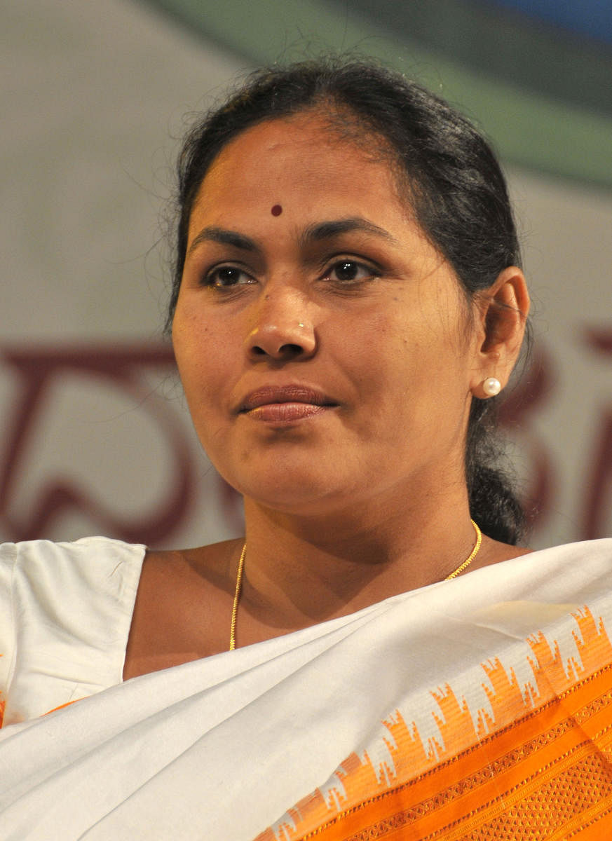 Shobha criticises Congress for teaming up with JD(S)