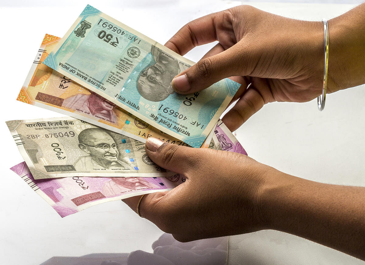 Cash in circulation crosses Rs 20-lakh crore mark