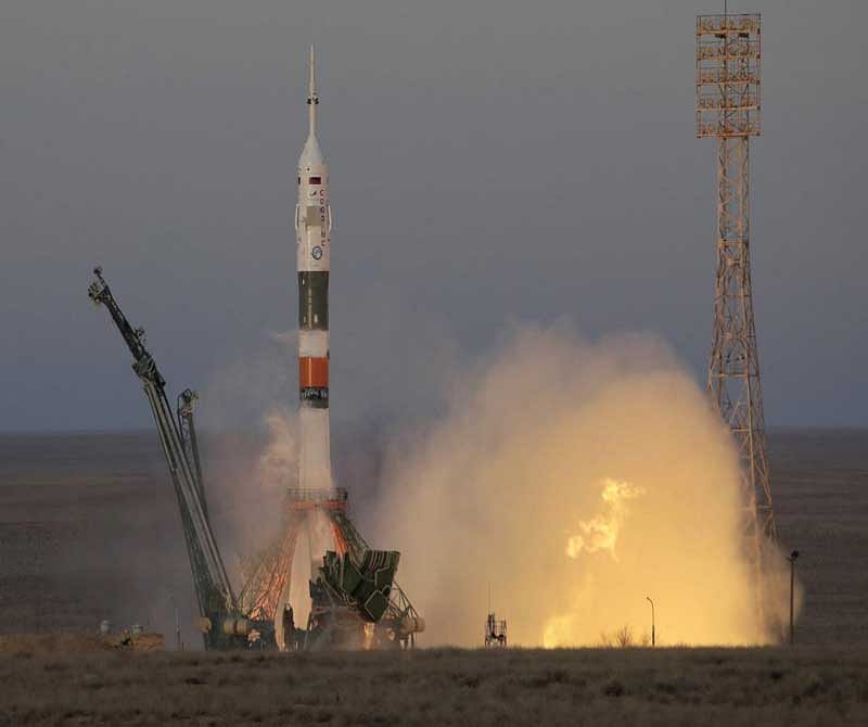 Soyuz heads to ISS on first manned mission since Oct 11