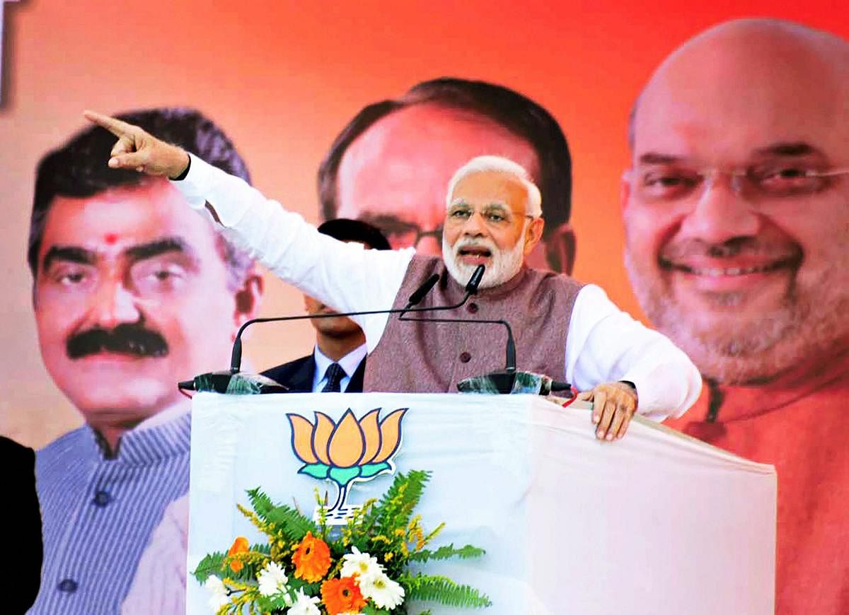 Cong discarded 'Dalit' leader S. Kesri for Sonia: Modi