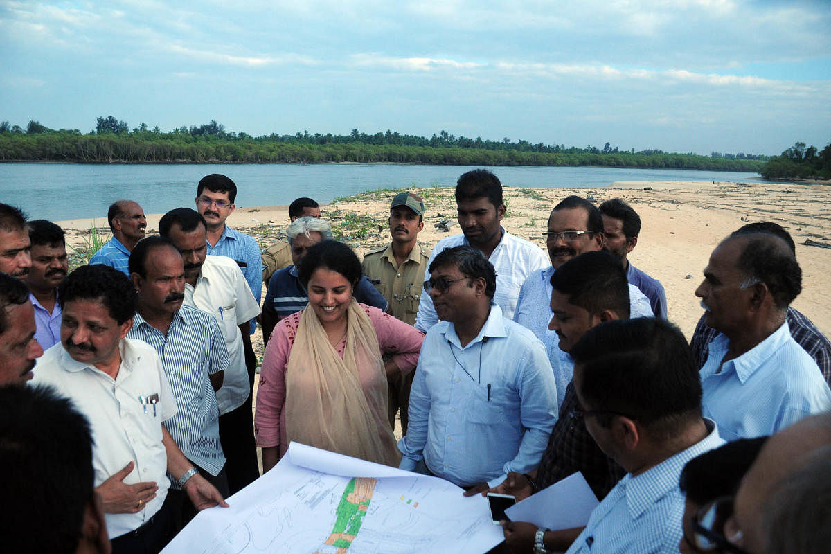 Udupi, DK DCs inspect land for Hejamady port