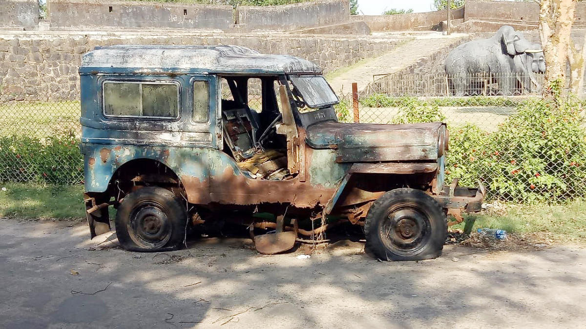 Abandoned vehicles are an eyesore in Madikeri