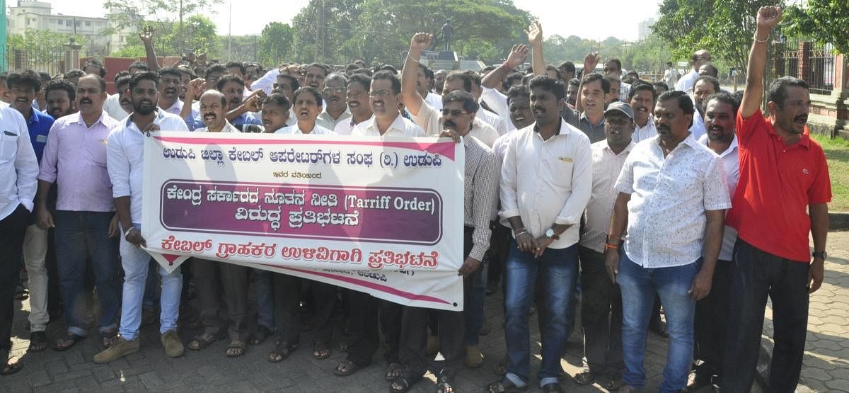 Cable operators protest against TRAI tariff order