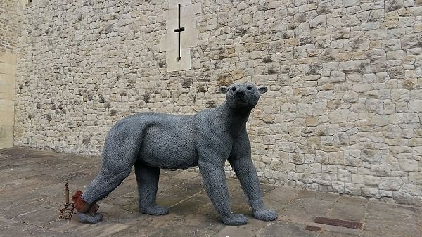 Polar bear sculpture by artist Kendra Haste.