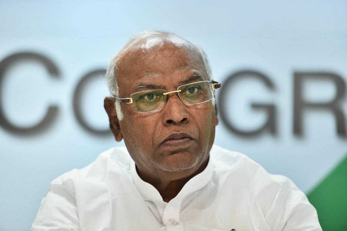 Kharge spars with Modi, Sikri over CBI chief's ouster