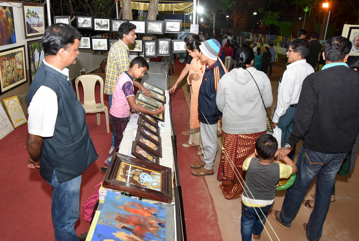 Kala Mela lends colour to Bahuroopi, draws big crowd