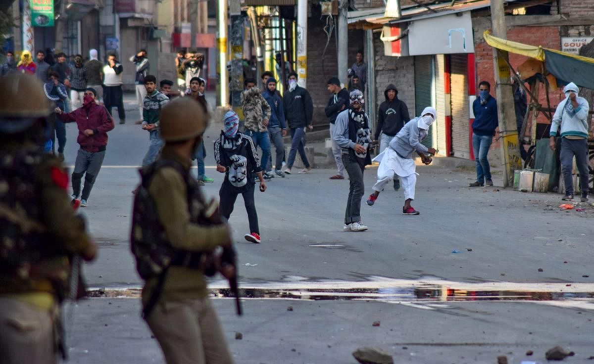 4 journalists hit by pellets during clashes in Kashmir