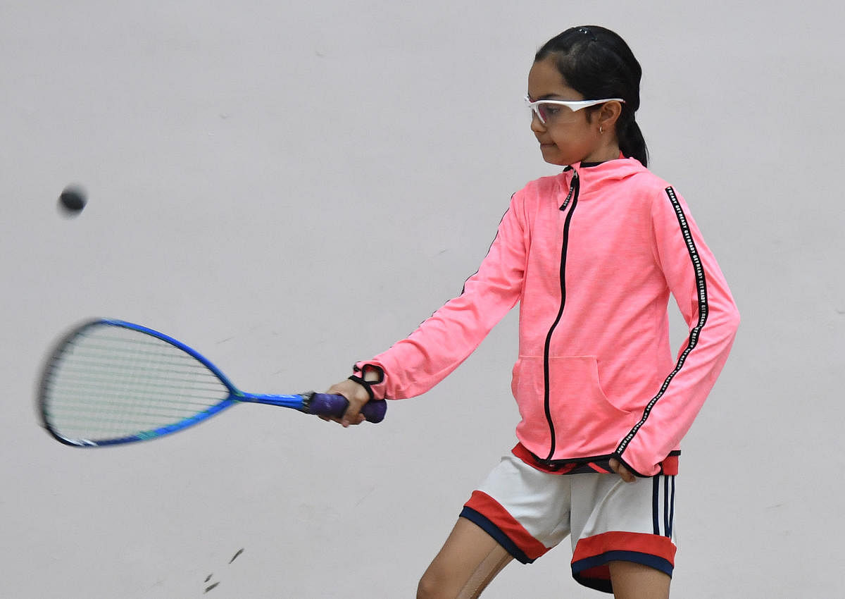 Anahat eases into semis