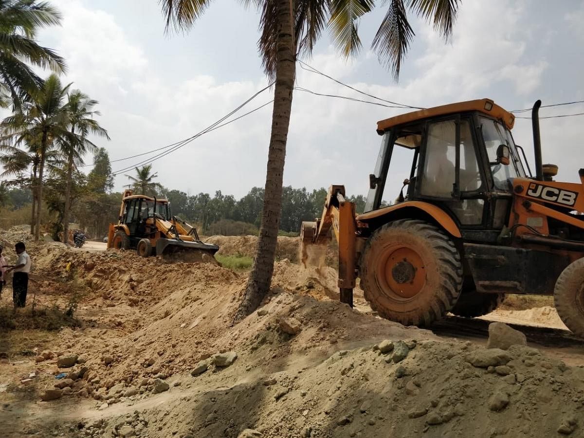 Is the Panathur mud road about to be asphalted?
