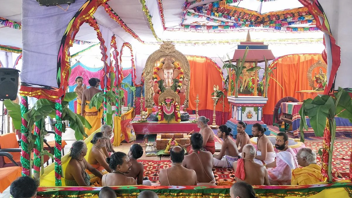 South's Kumbh Mela: Hundreds take dip in Triveni Sangam