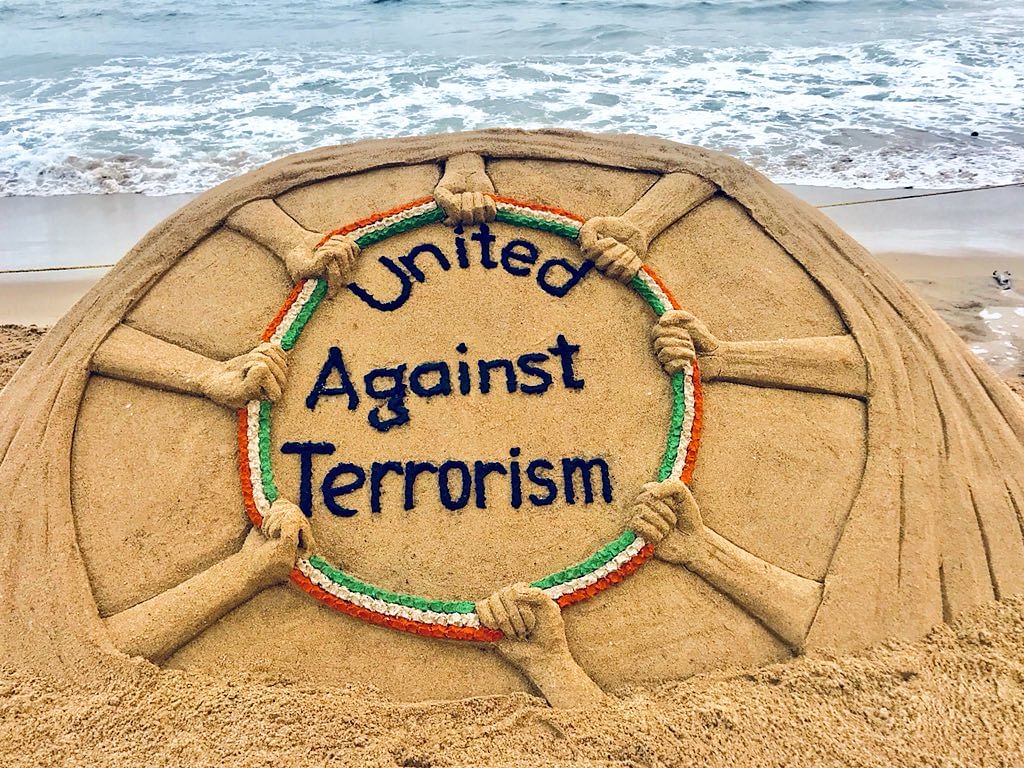 Sand artist pays tribute, urges to stand against terror