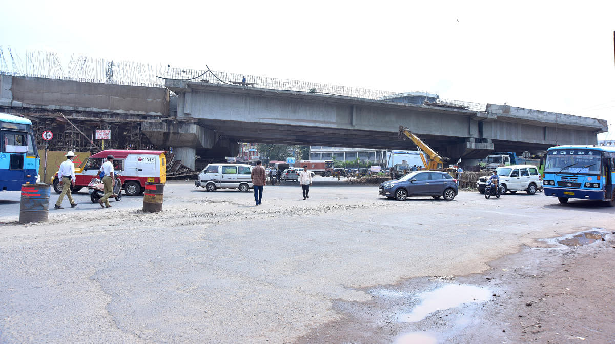 '4.5m-tall Pumpwell flyover violates specifications'