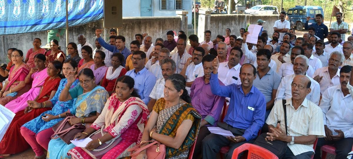 Farmers stage protest at Baje dam