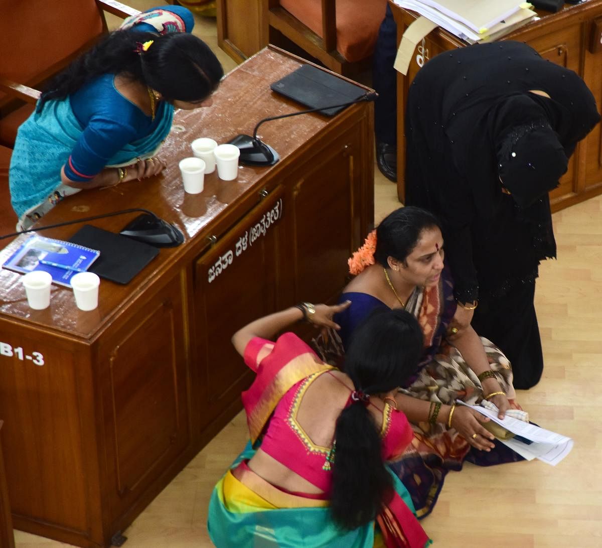 Theatrics in BBMP council meeting over MLA’s photo 